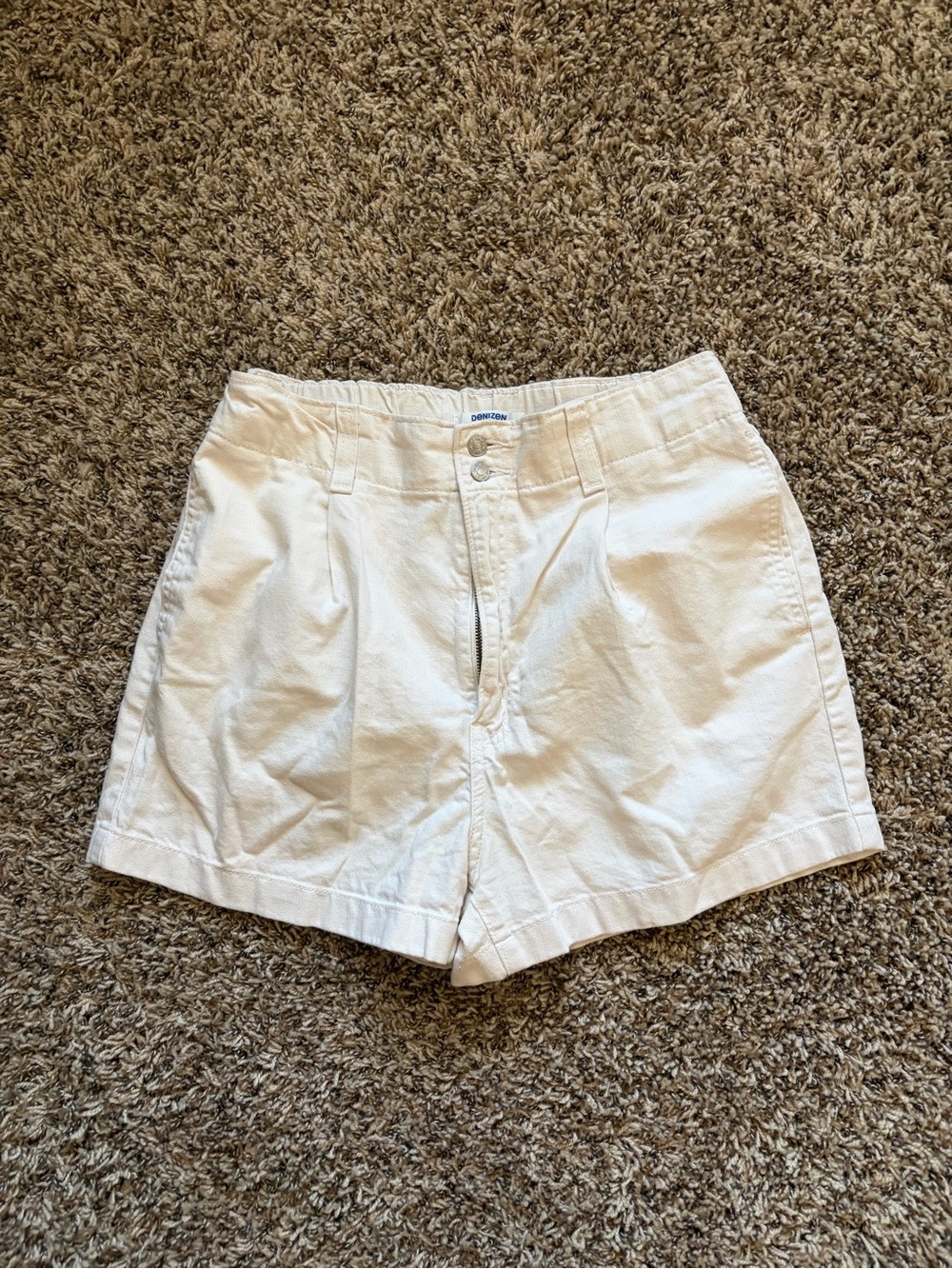 Denizen from Levi's White High-Rise Pleated Women’s Shorts